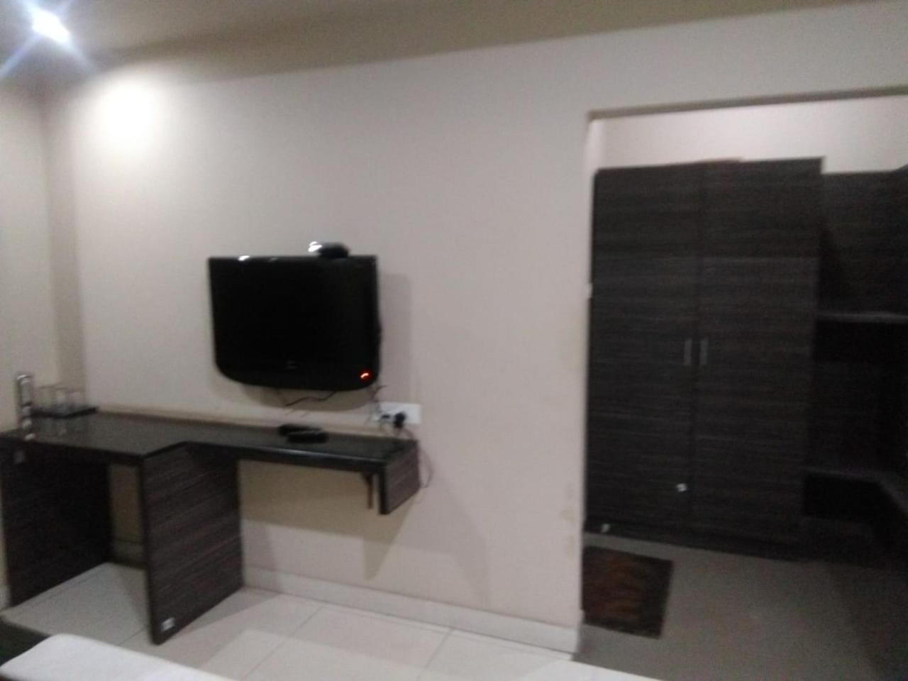 Iroomz Hoysala Residency Bellary Exterior photo